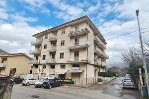 Luminoso appartamento in Via Salsano