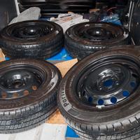 cerchi e gomme nuovi. 