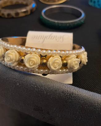 Bracciale e orecchini rose