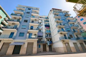 3 LOCALI A SALERNO