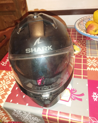Casco shark tagliam