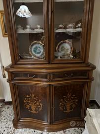 Credenza con vetrina
