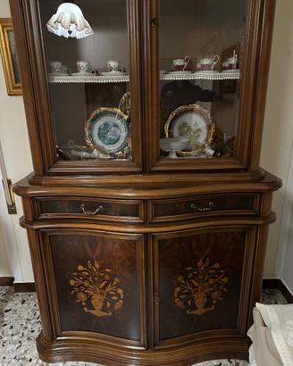 Credenza con vetrina