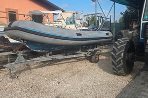 Varie barche da pesca carrelli da spiaggia