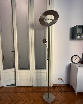 Lampada da terra moderna con doppia luce