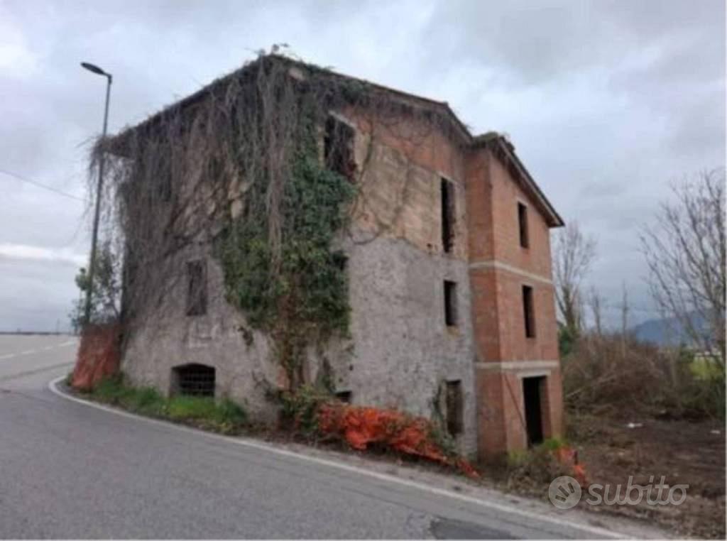 Immobile in asta di 346 m² con più di 5 locali a M - Vista 5