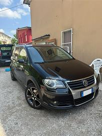Volkswagen Touran Cross full optional