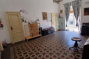 Due appartamenti, tre livelli, due terrazzi