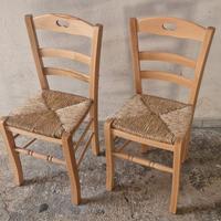 Coppia di sedia in legno color naturale e paglia