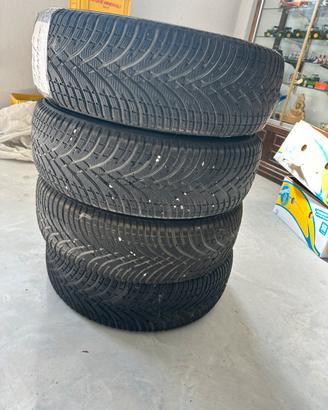 Gomme invernali jeep renegade 215 60 R17 nuove