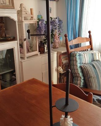 Piantana ferro battuto antichizzato. Mai usata