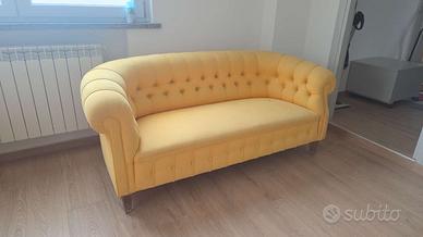 Divano giallo