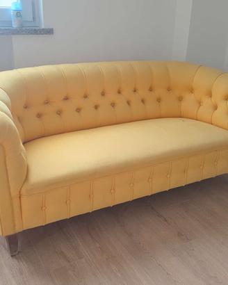 Divano giallo