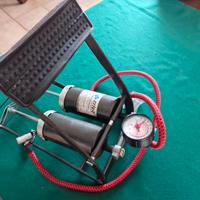 Pompa a pedale con doppio cilindro