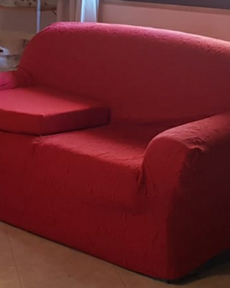 Divano a due posti azzurro copridivano rosso