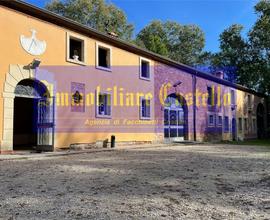 VILLA RUSTICA CON GRANDE PARCO PRIVATO