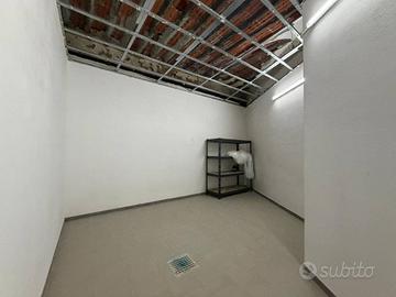 Via Epicarmo: cantina di 30mq