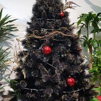 albero di natale nero e dorato