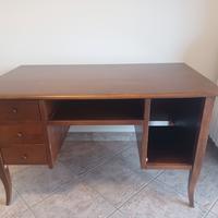 Scrivania in legno