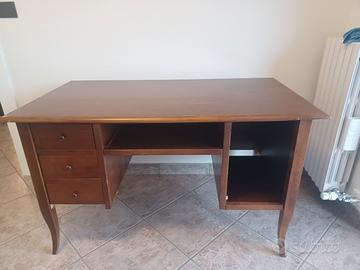 Scrivania in legno