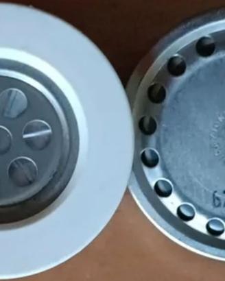 Coppia di capsule telefoniche