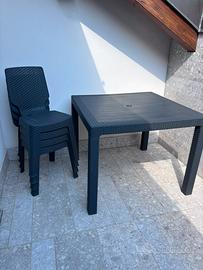 Tavolo da giardino e 4 sedie