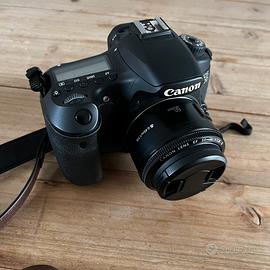 Canon 60d + canon 50mm 1.8 + seconda batteria