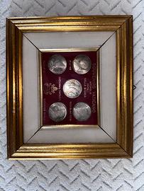 Quadro Souvenir Vaticano con 5 Medaglie Papali