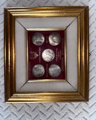 Quadro Souvenir Vaticano con 5 Medaglie Papali