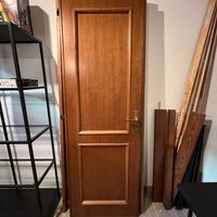 Porta da interno con telaio e mostre