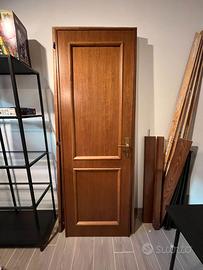 Porta da interno con telaio e mostre