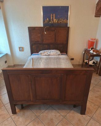 Letto antico in noce completo una piazza e mezza