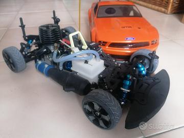 Automodello radiocomandato con motore a scoppio