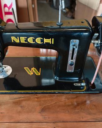 macchina da cucire Necchi  a pedale 