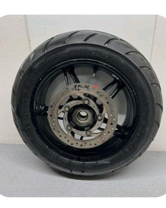 ruota posteriore moto Beverly 350 sport touring