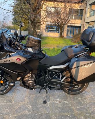 Honda NT 1100 DCT TRAVEL EDITION