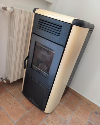 Stufa a pellet Nordica 11,4kW avorio +  tubi