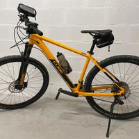 Bicicletta MTB mountain bike Cube Attention bici