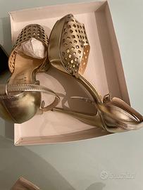 Scarpe dorate con plateau