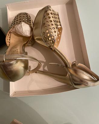 Scarpe dorate con plateau