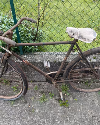 Bici epoca bacchetta Ferrari Piacenza e panettiere