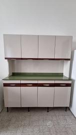 arredo cucina: tavolo, sedie, credenza e lavello