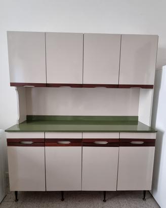 arredo cucina: tavolo, sedie, credenza e lavello
