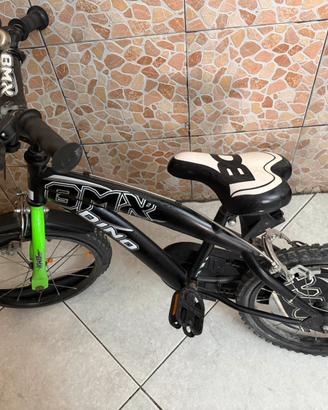 BMX bimbo Dino Bikes - Ruota anteriore da riparare