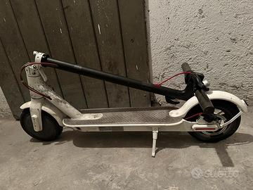 Monopattino Xiaomi m365 batteria da sostituire