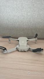 DJI Mavic Mini + 3 batterie + custodia – Usato, pe
