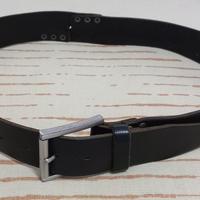 Cintura in cuoio nero e metallo