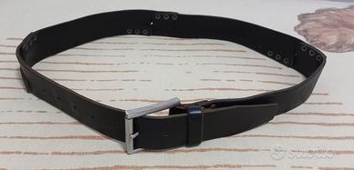 Cintura in cuoio nero e metallo