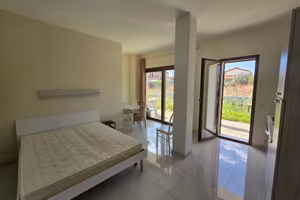 Monolocale arredato con giardino