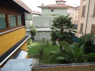 Camera in centro con terrazzo